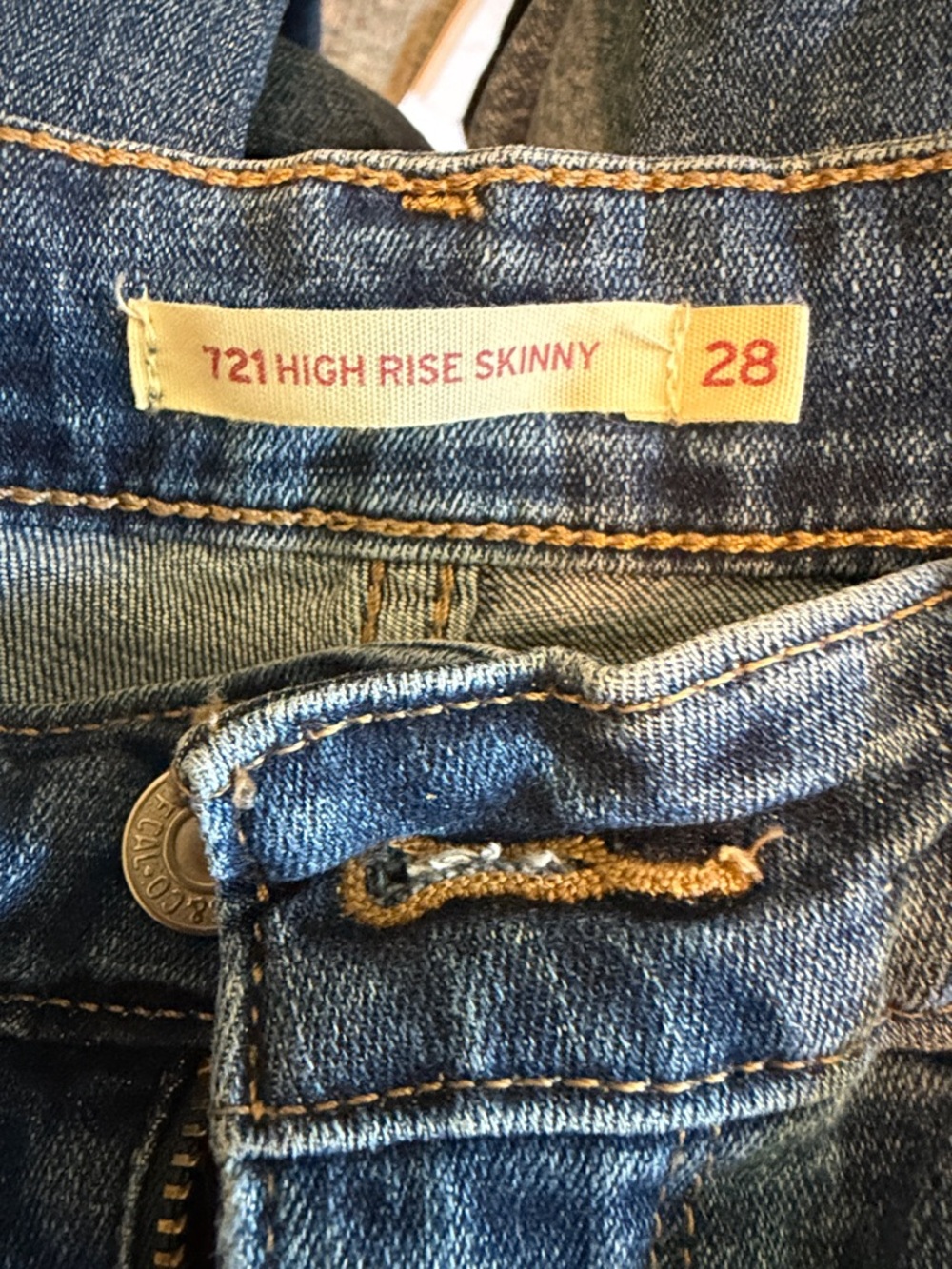 721 High Rise Skinny Jeans in Medium Blue